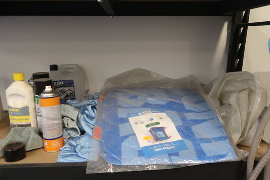 indhold på Reol  og ved (se billeder)