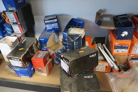 Div. skruer m.v. (se billeder)