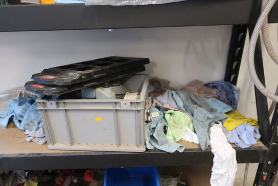 indhold på Reol  og ved (se billeder)