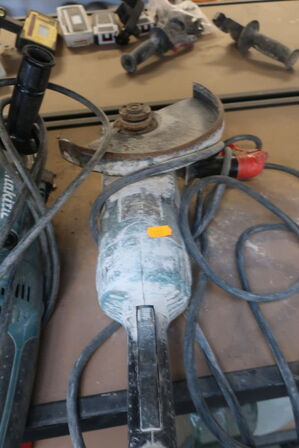 2 stk. vinkelslibere MAKITA GA9020R