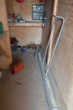 20' container m. opbygning. Indhold medfølger.