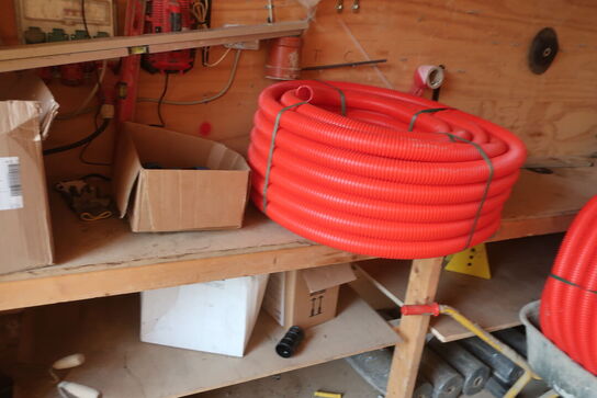 20' container m. opbygning. Indhold medfølger.