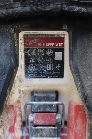 Ukrudtssprøjte m. vest MILWAUKEE M18 BPFPH (akku)