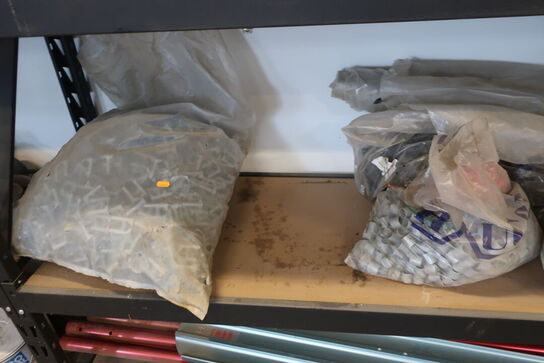 Indhold på tre hylder (se billeder)