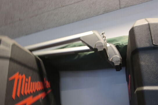 7 stk. tomme MILWAUKEE værktøjskasser samt tagbøjler