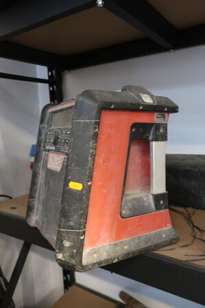 Radio/oplader MILWAUKEE (akku)