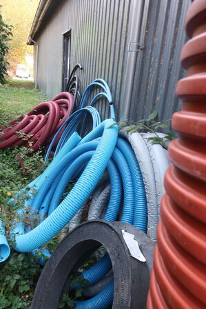 Div. rør, dæksler m.v. (se billeder)