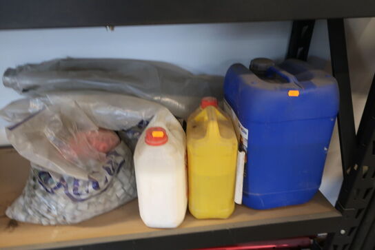 Indhold på tre hylder (se billeder)