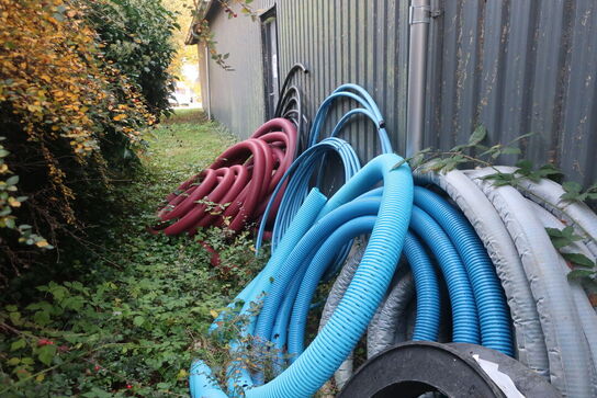 Div. rør, dæksler m.v. (se billeder)