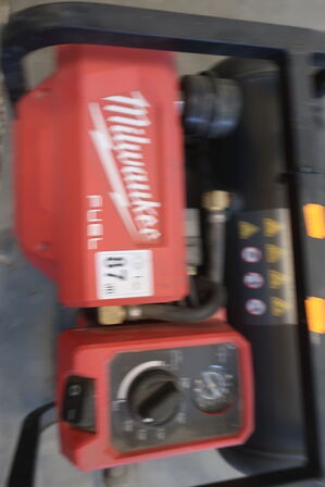 Kompressor MILWAUKEE (akku)