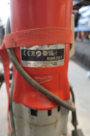 Diamantboremaskine MILWAUKEE DCM2 250 C m. stand