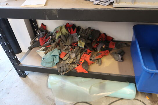 indhold på Reol  og ved (se billeder)