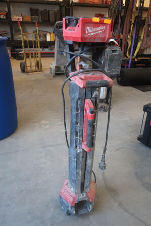 Arbejdslampe MILWAUKEE (akku)