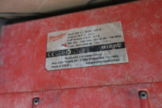 Radio/oplader MILWAUKEE (akku)