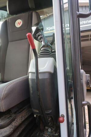 9T Gravemaskine WACKER NEUSON ET90 årg. 2021 m. ENGCON tiltarm