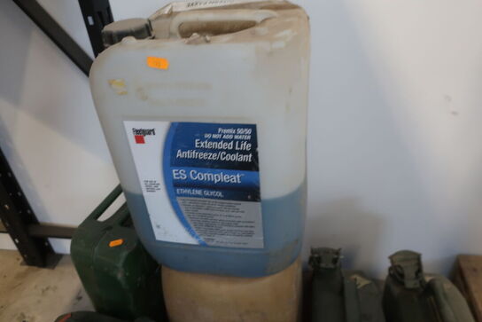 Jerrycans, frostvæske m.v. (se billeder)