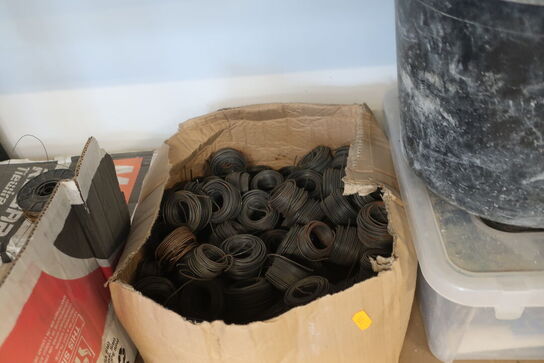 Indhold på tre hylder (se billeder)