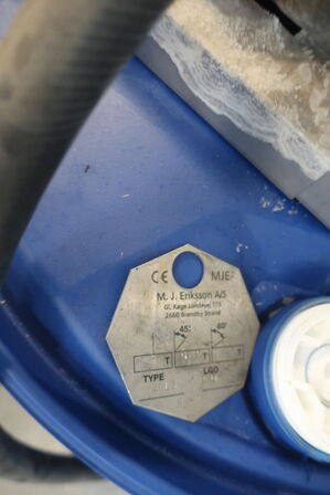 AdBlue plasttromle med ca 100 liter    Pumpe medfølger ikke