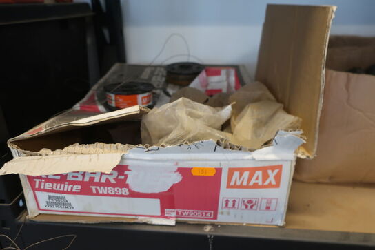 Indhold på tre hylder (se billeder)