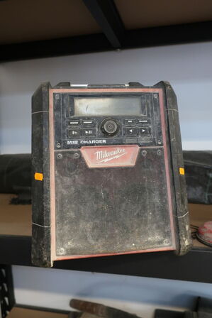 Radio/oplader MILWAUKEE (akku)