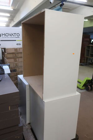 Div. udstillings kasser/repo på 3 paller 