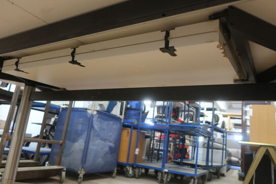 Mødebord PAUSTIAN med tillægsplade