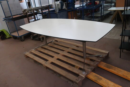 Mødebord PAUSTIAN med tillægsplade