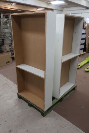 Div. udstillings kasser/repo på 3 paller 