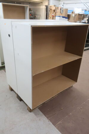 Div. udstillings kasser/repo på 3 paller 