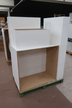 Div. udstillings kasser/repo på 3 paller 