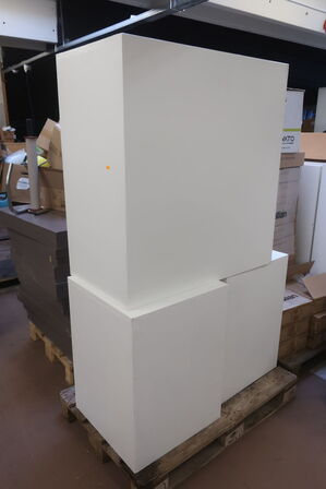 Div. udstillings kasser/repo på 3 paller 