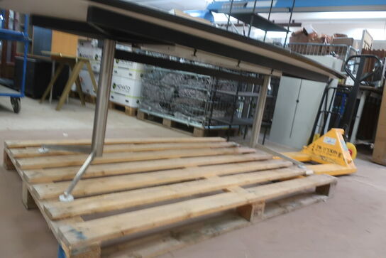 Mødebord PAUSTIAN med tillægsplade