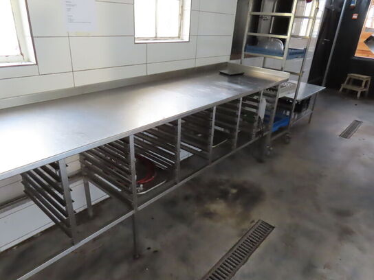 Rustfri stålbord, ca. 5 meter