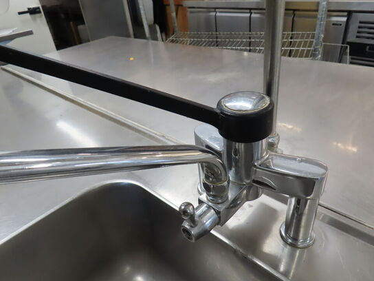 Rustfri stålbord med vask (kun forreste del, med vasken)