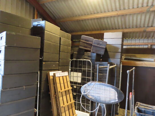 Ca. 100 stk. Termokasser - alle på billedet - vogne medfølger ikke