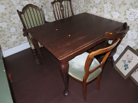 Rokoko bord med 4 stk. stole