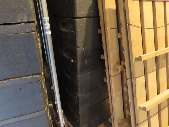 Ca. 100 stk. Termokasser - alle på billedet - vogne medfølger ikke