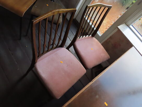 Bord med hollandsk udtræk og 4 stk. stole