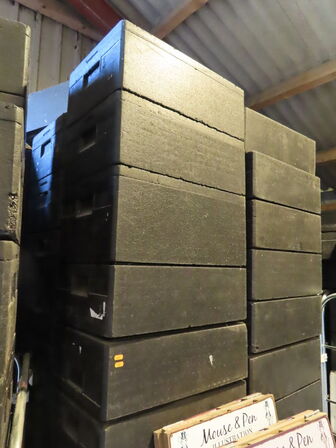 Ca. 100 stk. Termokasser - alle på billedet - vogne medfølger ikke