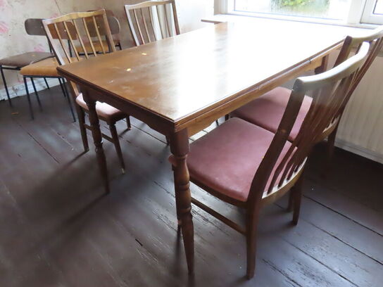 Bord med hollandsk udtræk og 4 stk. stole