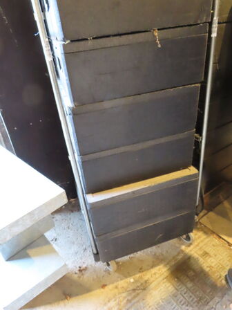 Ca. 100 stk. Termokasser - alle på billedet - vogne medfølger ikke