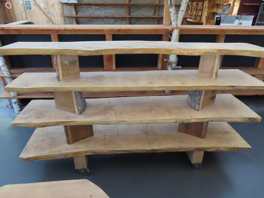 Reol/træplanker på hjul