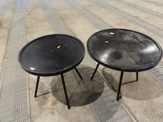 2 stk. borde i forskellige størrelser