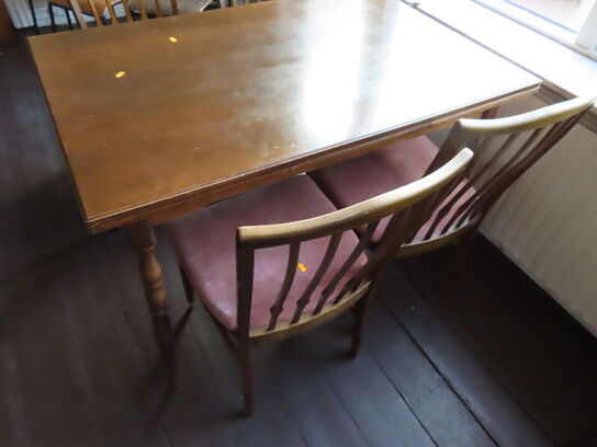 Bord med hollandsk udtræk og 4 stk. stole