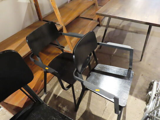 11 stk. stole hvoraf 2 har armlæn