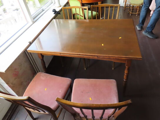 Bord med hollandsk udtræk og 4 stk. stole