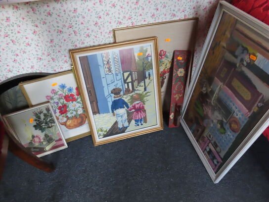 5 stk. Broderier i rammer