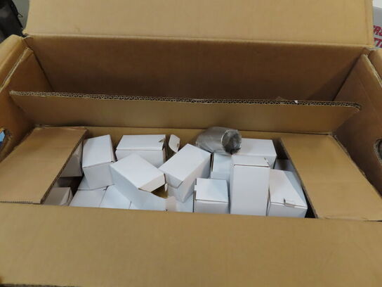 Glas, service, bøjler, sterinlys m.m.