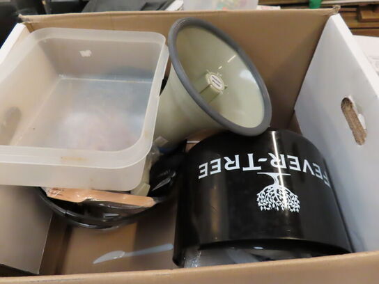 Glas, service, bøjler, sterinlys m.m.