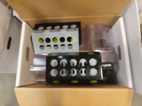 Glas, service, bøjler, sterinlys m.m.